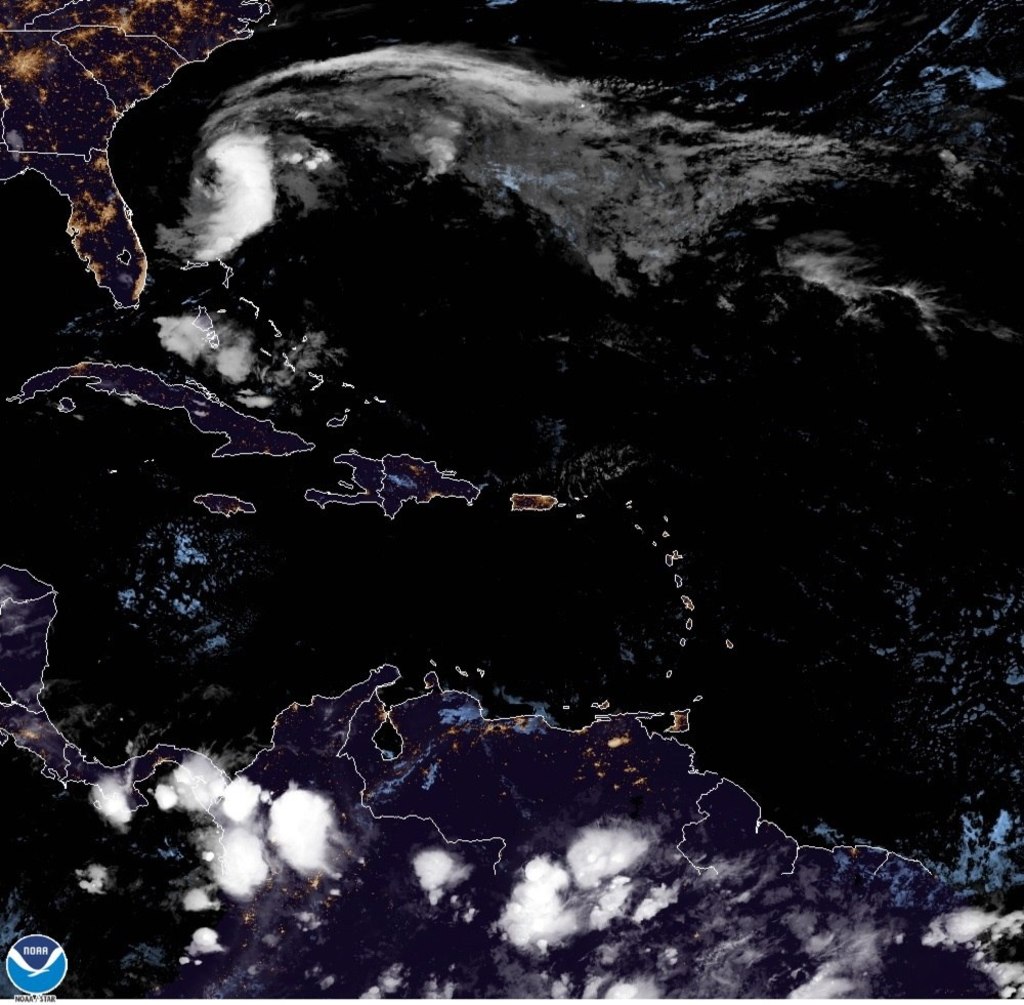 Imagen donde se muestra la trayectoria de cinco días de la tormenta tropical Arthur en EUA. (EFE) 