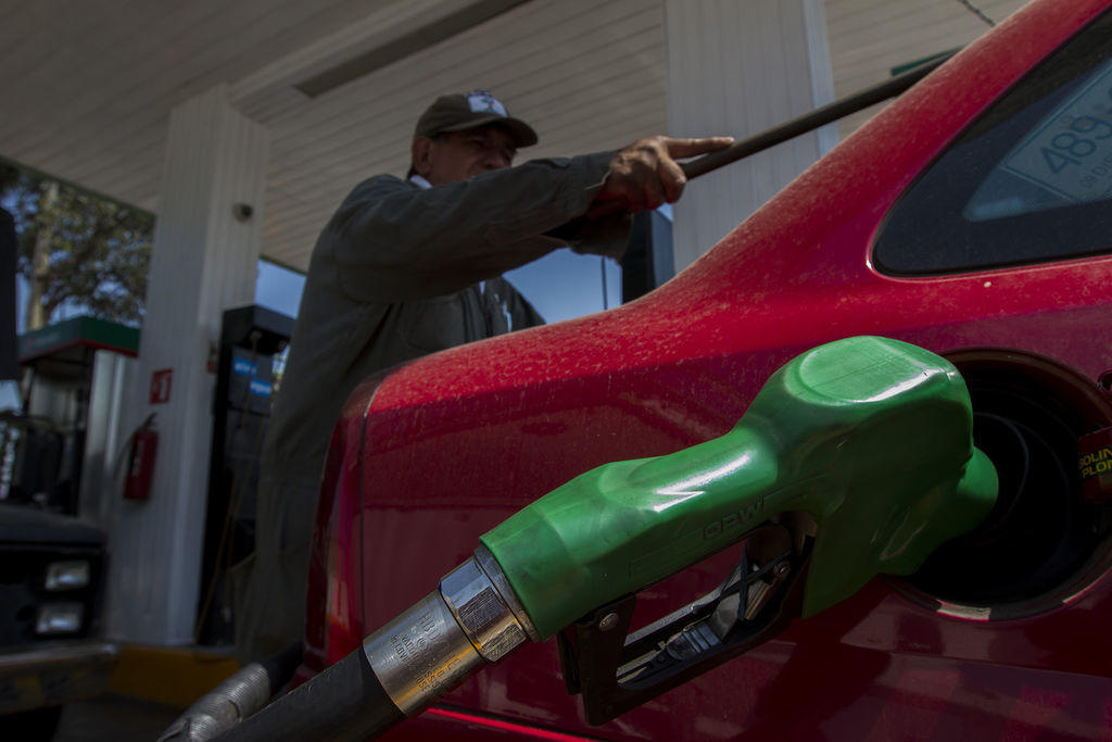 El precio de la gasolina Magna bajó hasta los 13.00 pesos en algunas zonas el país, incluso en Coahuila.