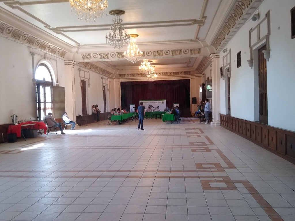 El Cabildo de Lerdo realizó ayer sesión extraordinaria en el salón Benito Juárez, a puerta cerrada.