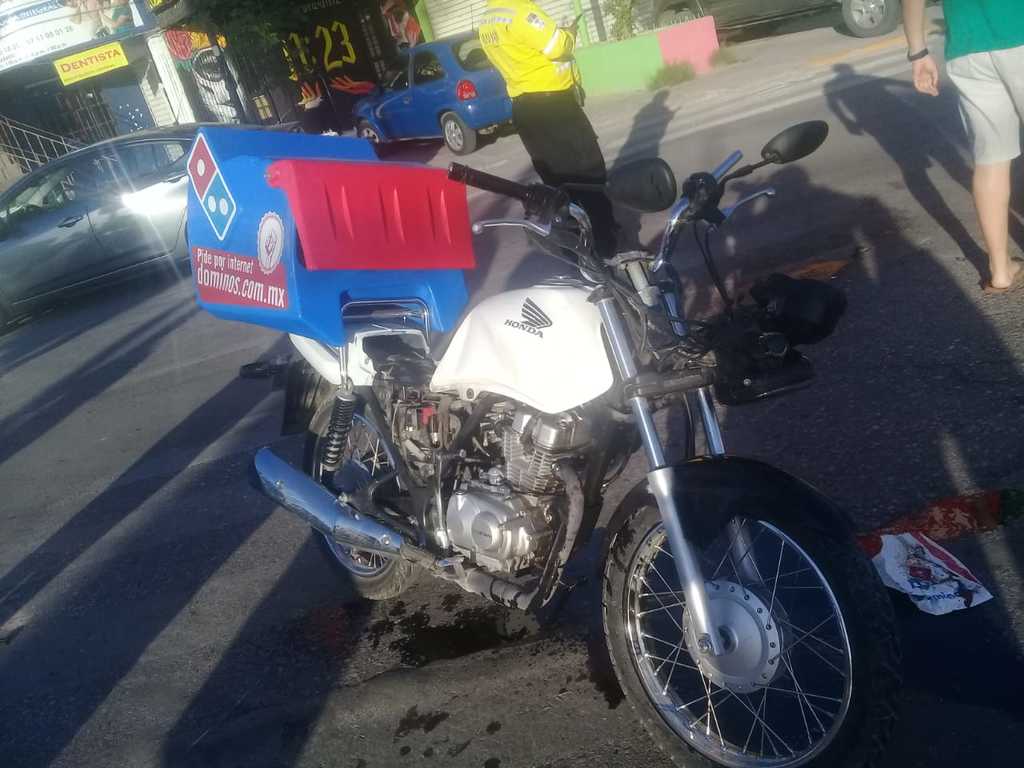 La camioneta y la motocicleta fueron aseguradas por los Peritos y depositadas en las instalaciones del corralón municipal. (EL SIGLO DE TORREÓN)