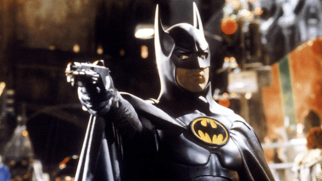 'Batman' vistió unos Air Jordan, modelo VI, que pueden apreciarse en la película Batman Returns (1992). (ESPECIAL)