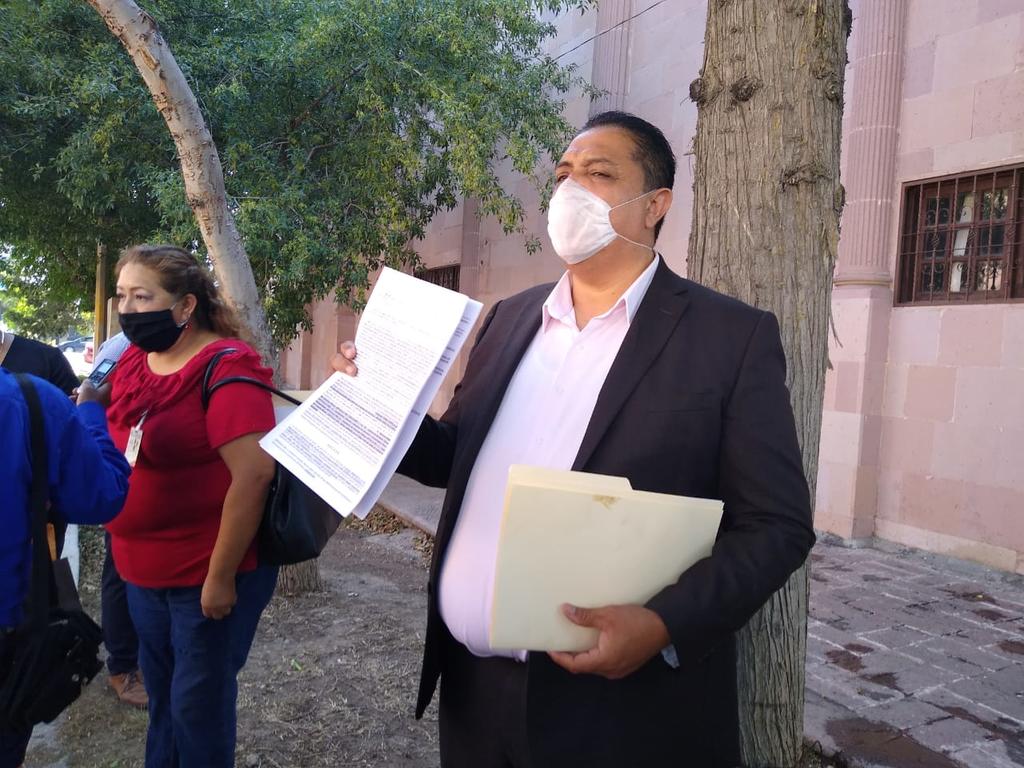 De acuerdo al representante legal del grupo, Josué Hernández, se han identificado hasta 70 causales para que se pueda ejecutar el juicio político en su contra. (EL SIGLO COAHUILA)