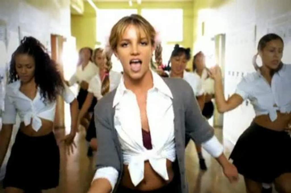 La revista especializada en música Rolling Stone publicó el martes una lista en la que clasifican los 100 mejores sencillos debut que han salido al mercado, y que encabeza en el número uno la estadounidense Britney Spears con la canción ...Baby One More Time. (ESPECIAL)