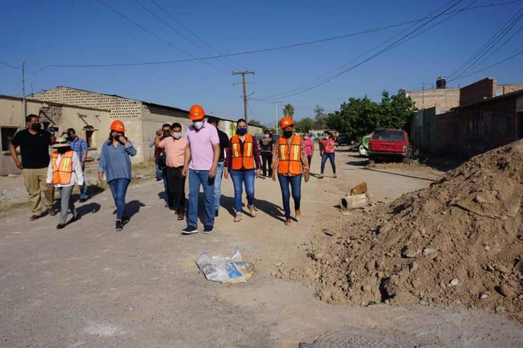 El alcalde de Matamoros realizó un recorrido por diversas obras en el sistema de drenaje y constató su avance. (CORTESÍA) 
