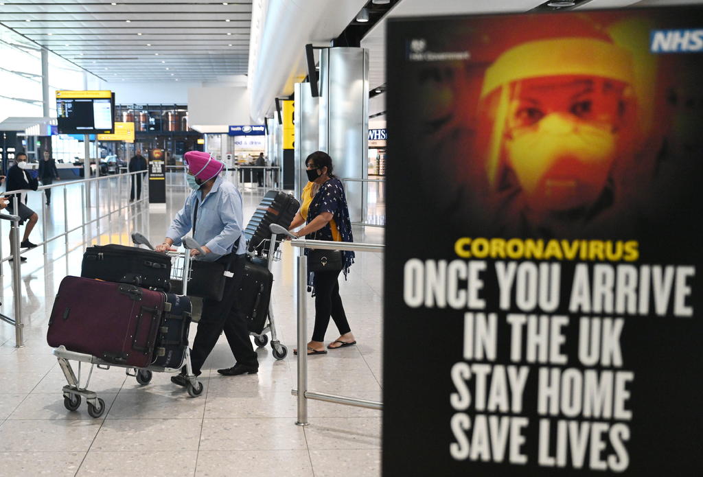 El Gobierno británico anunció hoy que impondrá una cuarentena de 14 días a los viajeros que lleguen al país a partir del 8 de junio para tratar de evitar nuevos brotes de coronavirus procedentes del extranjero. (ARCHIVO)