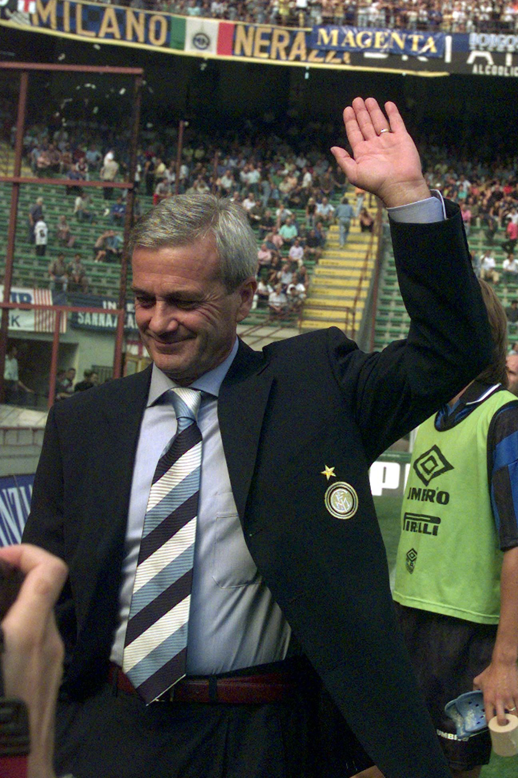Luigi Simoni, técnico campeón de la Copa UEFA con el Inter de Milán en 1988, falleció ayer a los 81 años. (ARCHIVO)