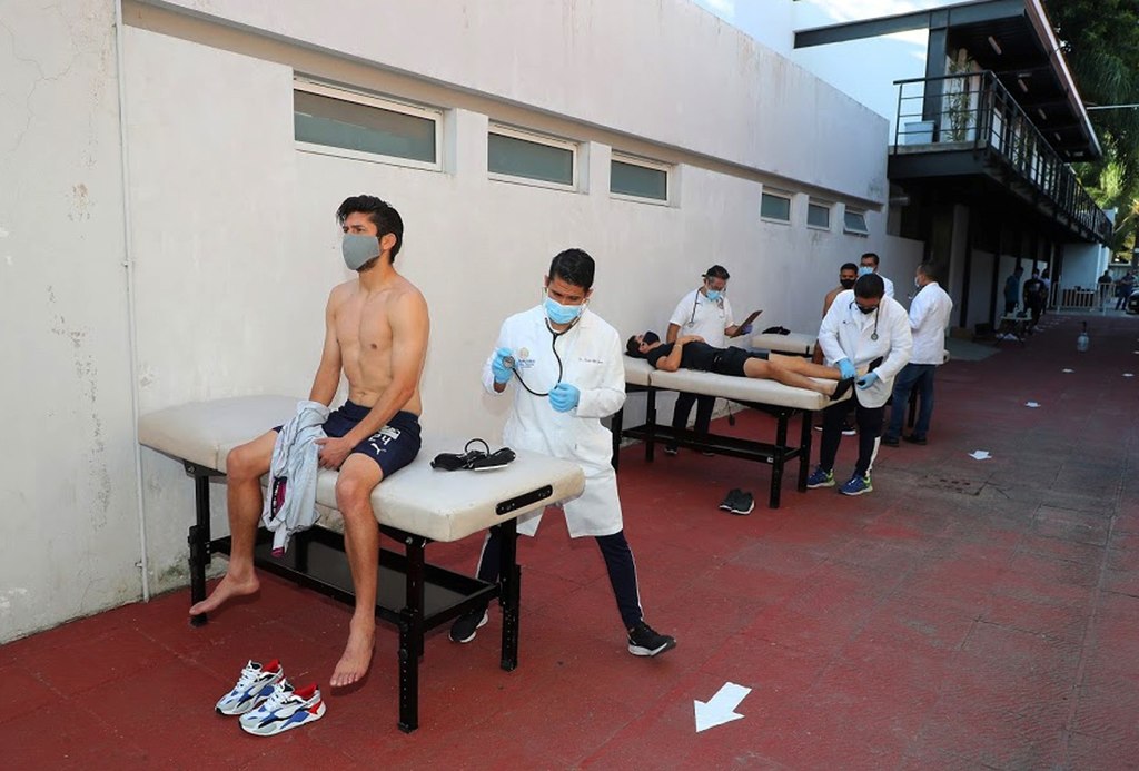 Los jugadores de Chivas se realizaron la prueba de COVID el lunes. (EFE)