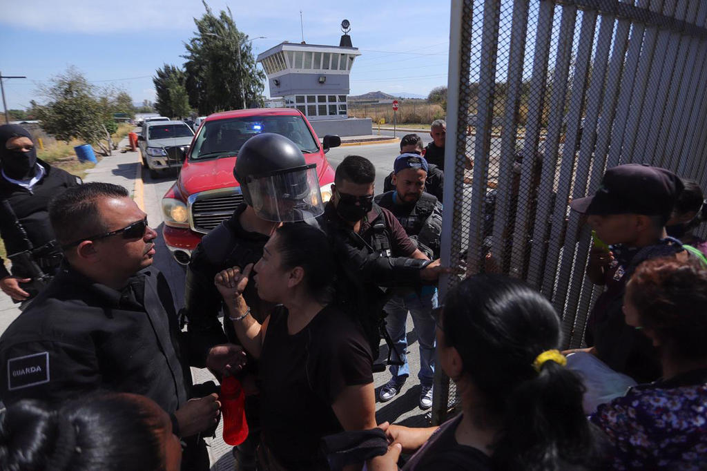 Luego del enfrentamiento que hubo este viernes en el Reclusorio de Sentenciados en el Complejo Penitenciario de Puente Grande, en Jalisco, se confirmó la muerte de una octava persona de nombre Netzahualcóyotl Ibarra Ramos, de 45 años. (ARCHIVO)