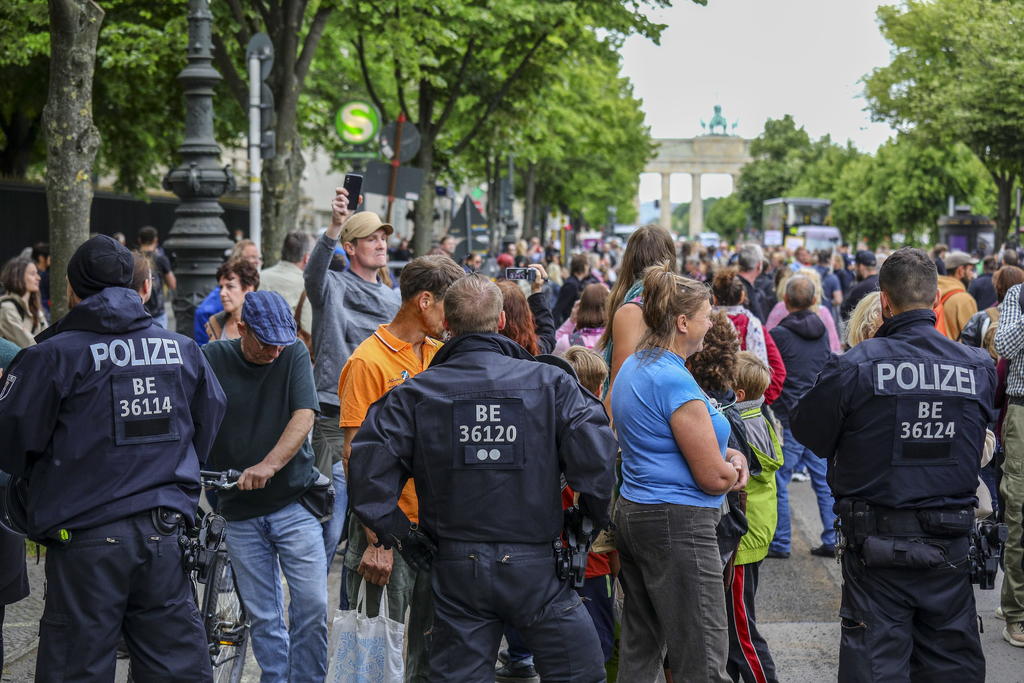 Los organizadores habían solicitado permiso para una manifestación de 10,000 personas. (EFE)