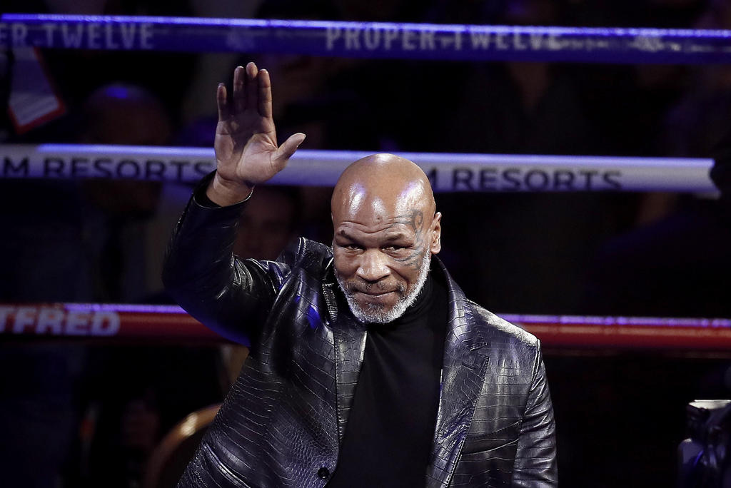 Mike Tyson, 53 años y 15 retirado, el más joven campeón del mundo de los pesos pesados, ha anunciado que el contrato que significará su vuelta al ring se firmará 'en una semana' y que su bolsa será 'para las personas sin hogar y los adictos'. (ARCHIVO)