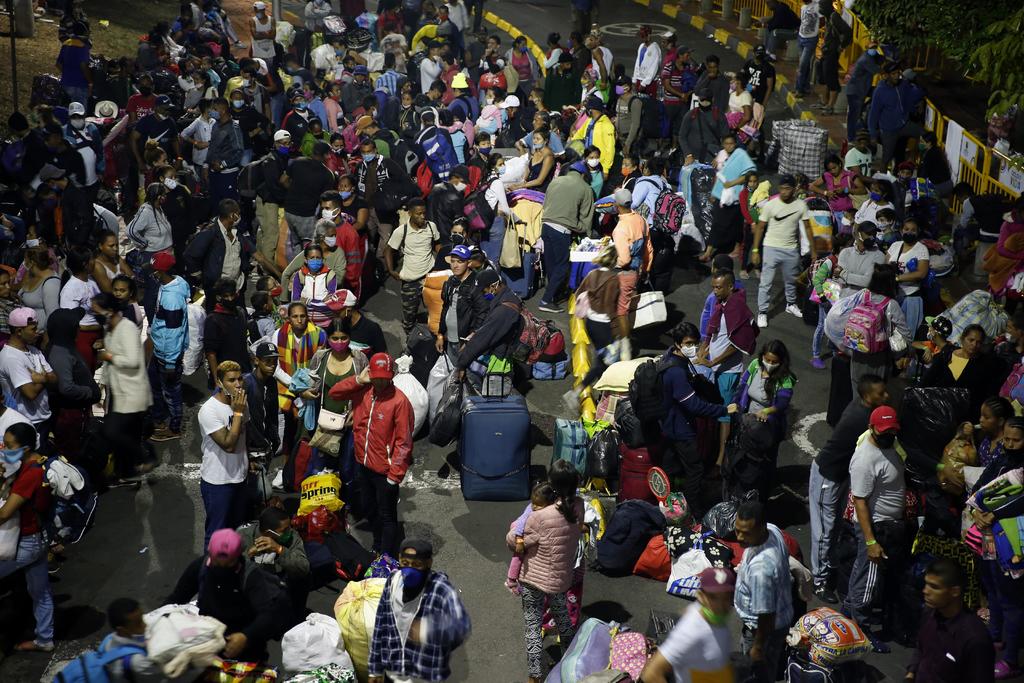 Venezolanos desplazados por Sudamérica vuelven a su país huyendo del COVID-19. (EFE) 