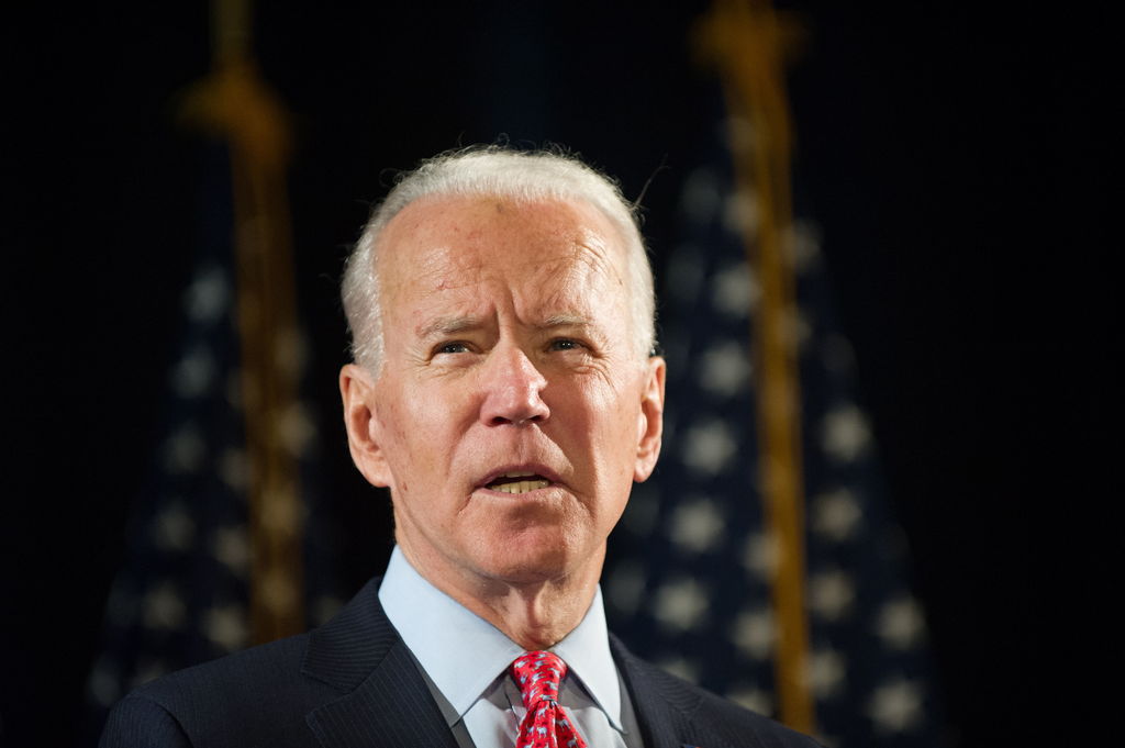 Encuesta favorece al aspirante demócrata Joe Biden. (ARCHIVO) 