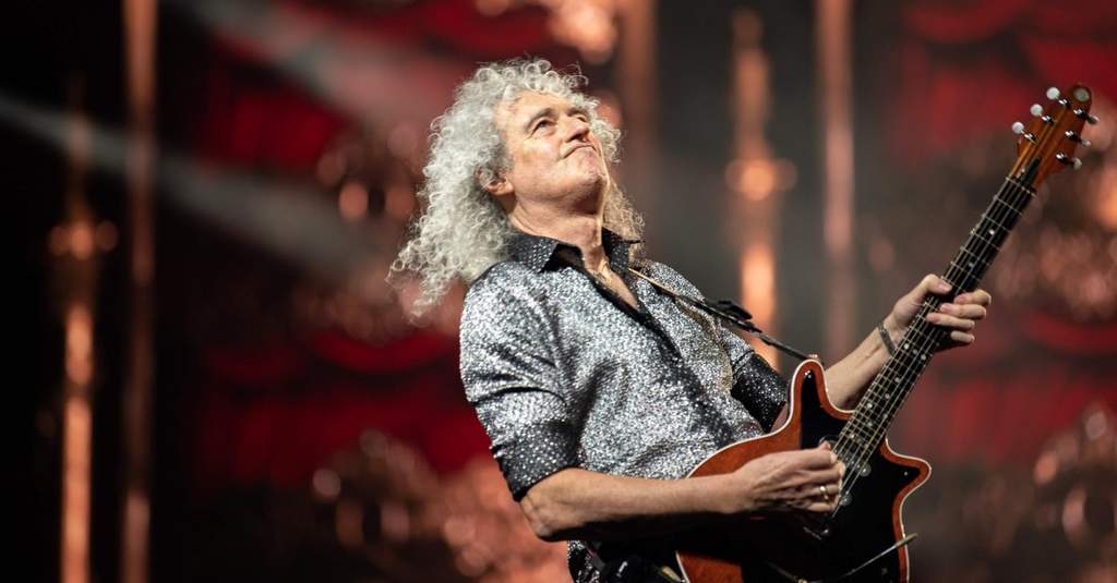 El veterano guitarrista de Queen Brian May admitió este lunes que sufrió un ataque al corazón que le dejó 'muy cerca de la muerte', en un video colgado en su cuenta de Instagram. (ESPECIAL)