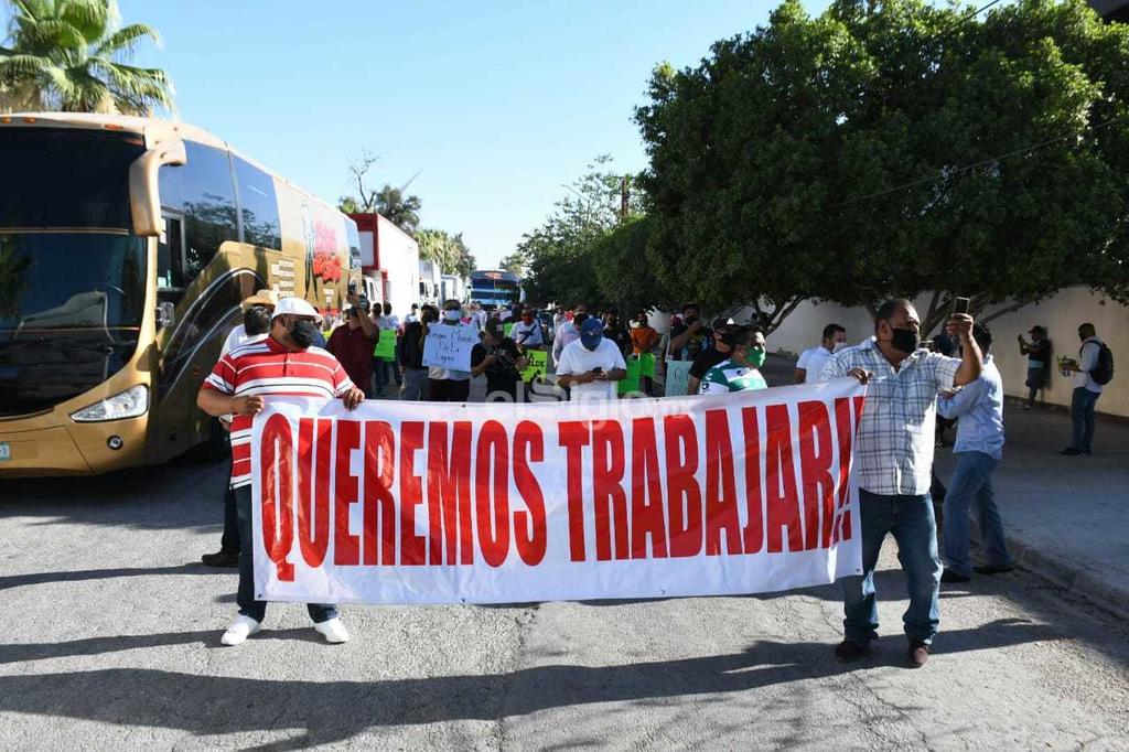 Partieron desde el Estadio Revolución hacia la Plaza Mayor de Torreón. (FERNANDO COMPEÁN)