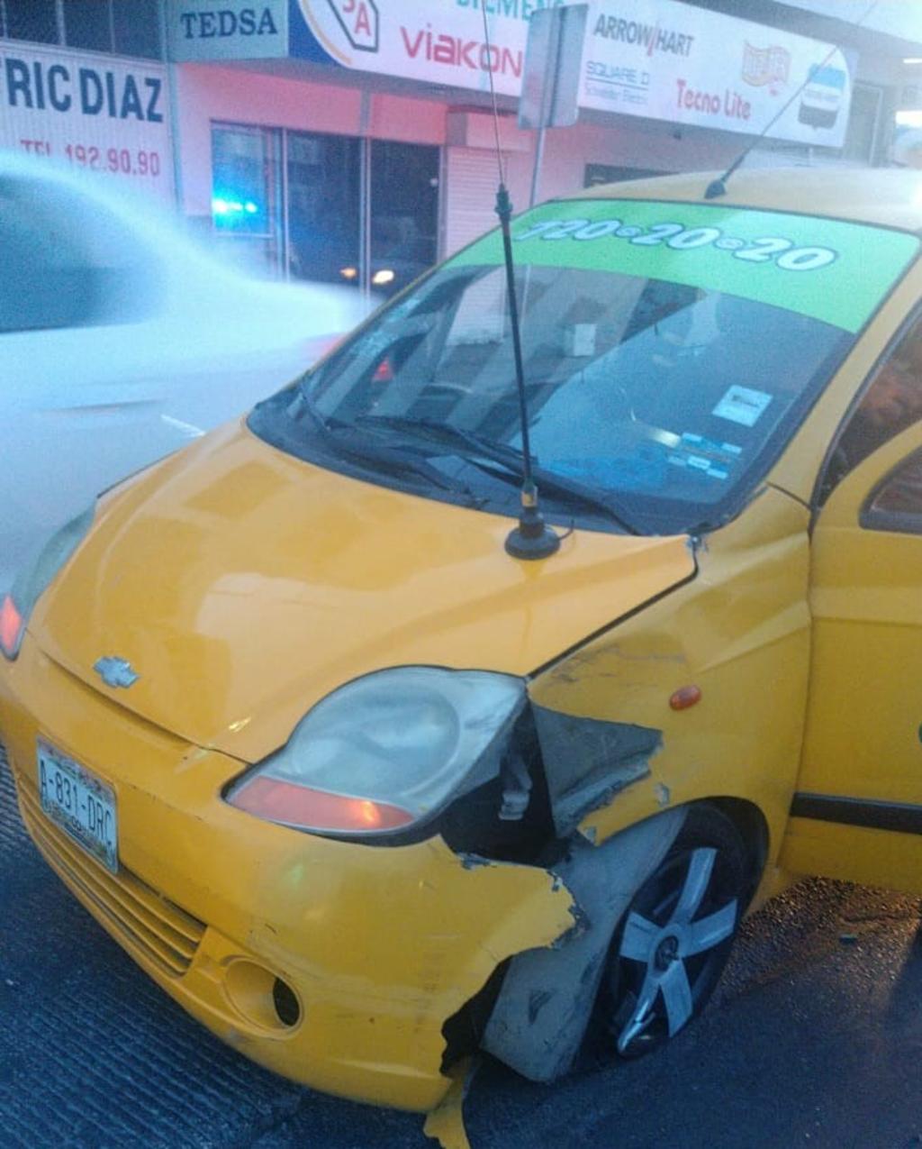 El accidente ocurrió alrededor de las 7 de la mañana del martes sobre el bulevar Revolución y calle Comonfort de la colonia Luis Echeverría Álvarez de Torreón. (EL SIGLO DE TORREÓN)