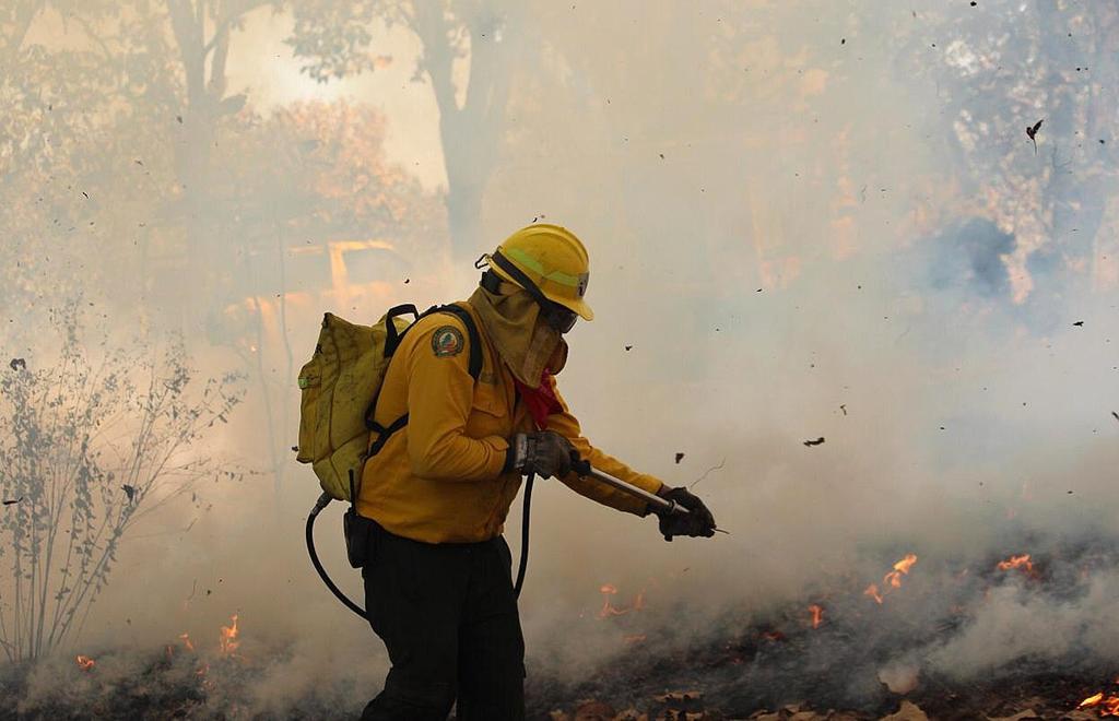 El número de incendios forestales activos se incrementó a 70 a media semana, en 16 estados de la República Mexicana y con una afectación de 8 mil 882.8 hectáreas, informan la Secretaría de Medio Ambiente y Recursos Naturales (Semarnat) y la Comisión Nacional Forestal (Conafor). (ARCHIVO)