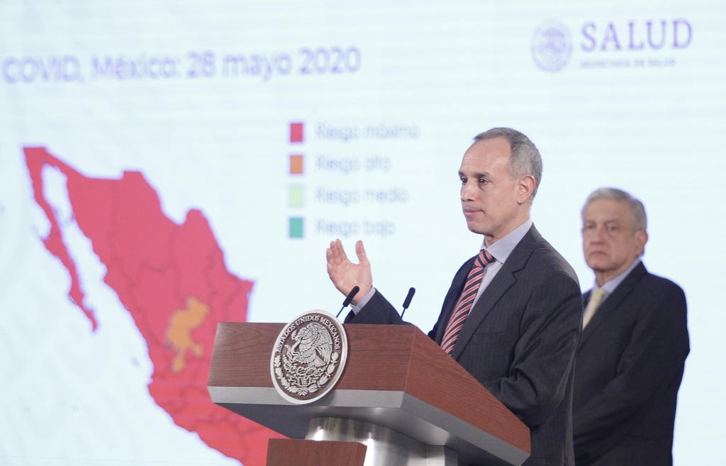 López-Gatell indicó que gracias a la implementación de la jornada de Sana Distancia se pudo lograr reducir hasta en un 81% el punto máximo de casos que se hubieran presentado en el Valle de México, el cual fue el punto de referencia de la pandemia.
(NOTIMEX)
