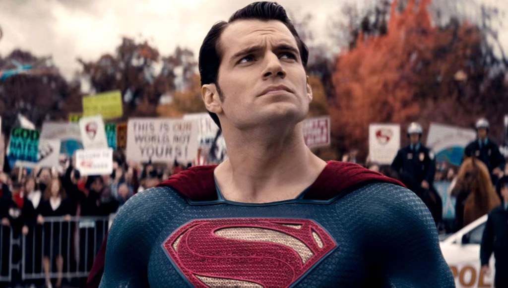 Tras haberse anunciado el nuevo corte de Liga de la Justicia, dirigido por Zack Snyder, medios internacionales reportaron que el actor británico Henry Cavill se encuentra en negociaciones para volver a interpretar a “Superman”, personaje al que dio vida por primera vez en 2013. (ESPECIAL) 