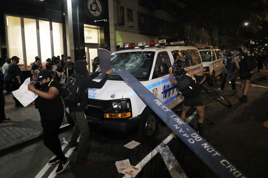 Al menos 345 personas fueron detenidas en la noche del sábado en la ciudad de Nueva York. (EFE) 