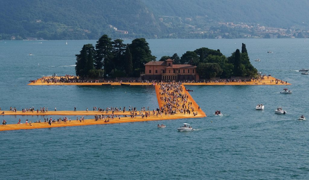 Intervención. Proyecto The Floating Piers (2016) realizado en el lago Iseo (Italia)
(CORTESÍA / EFE)