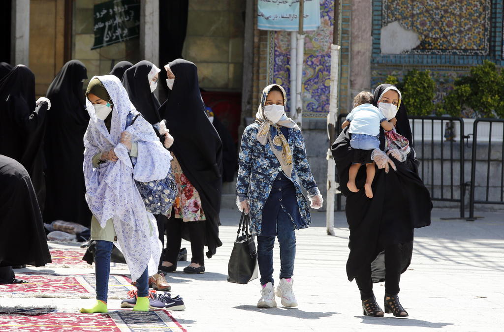 El número de contagios diarios aumentó este lunes a casi 3,000 nuevos casos en Irán, cuyo ministro de Salud, Said Namakí, advirtió que puede haber 'un pico peligroso en cualquier momento'. (ARCHIVO) 