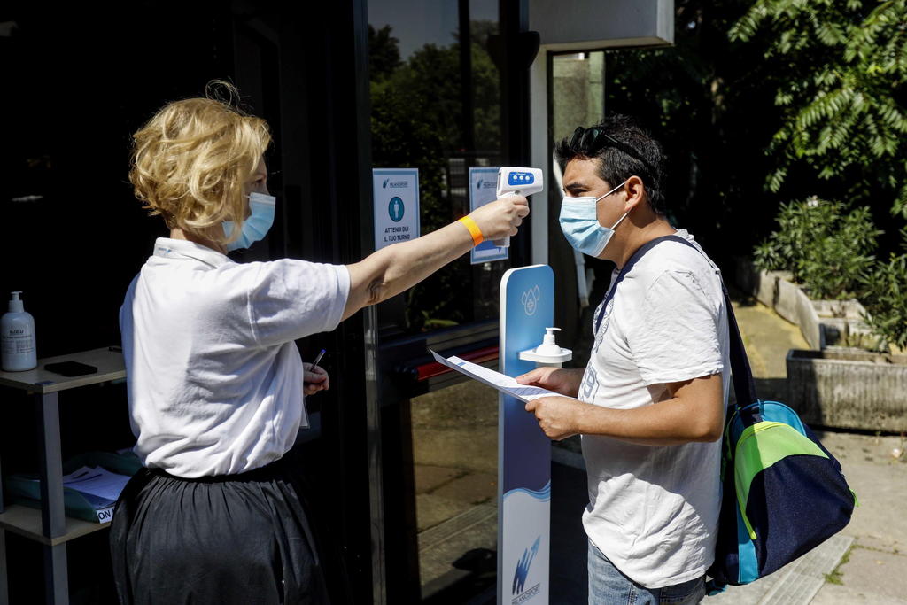Italia suma 60 nuevos fallecidos en las últimas 24 horas, lo que eleva la cifra de muertos con coronavirus hasta los 33,475 desde que se inició la emergencia en el país el 21 de febrero. (EFE) 