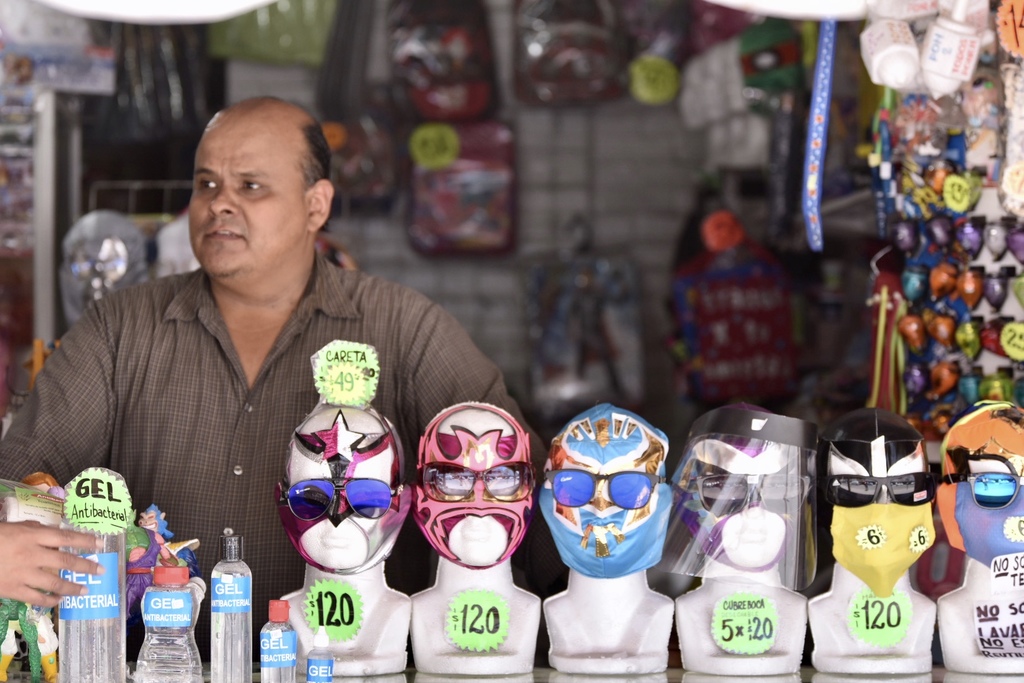 Alejandro es locatario del mercado José Ramón Valdez de Gómez Palacio y dice que no le teme a los contagios del coronavirus.