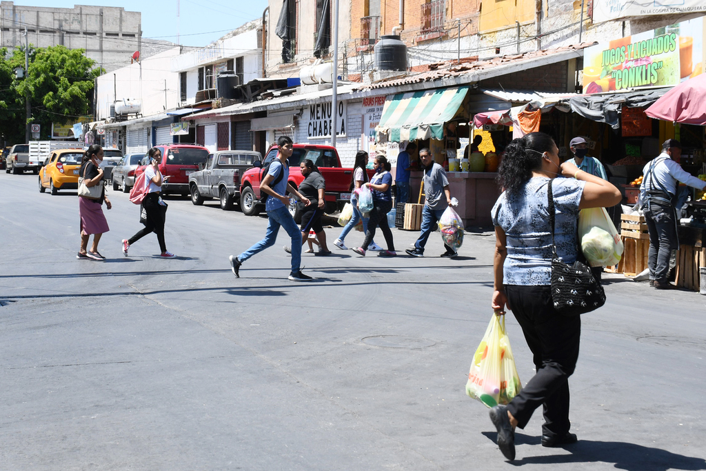 El desempleo es ya una de las principales afectaciones sociales de Torreón; así lo reconoció el martes el alcalde Jorge Zermeño, quien además llamó a que se gaste en productos y servicios locales. (FERNANDO COMPEÁN)