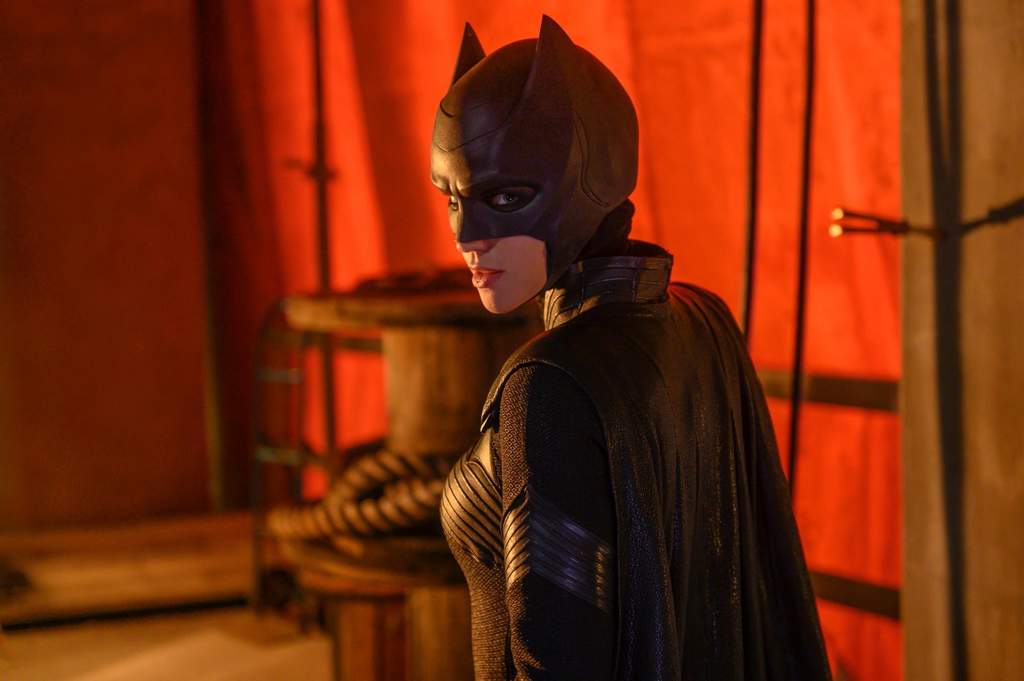 La serie de Batwoman, revela para su segunda temporada, la identidad de su nueva protagonista, luego de la salida de la actriz Ruby Rose quien daba vida al papel de 'Batwoman'. 