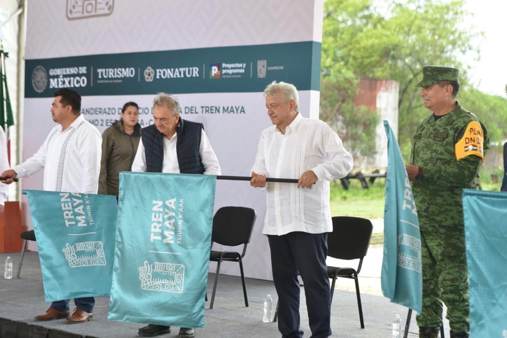 López Obrador dio el tercer banderazo a las obras del Tren Maya, ahora en su tramo 2, que correrá de Escarcega a Calkiní, en Yucatán. (TWITTER)