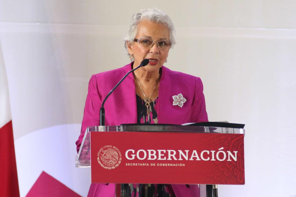 La secretaria de Gobernación, Olga Sánchez Cordero, señaló que no usa cubrebocas ante el coronavirus porque está 'blindada' con 'gotas de nanomoléculas' de cítricos. (ARCHIVO)