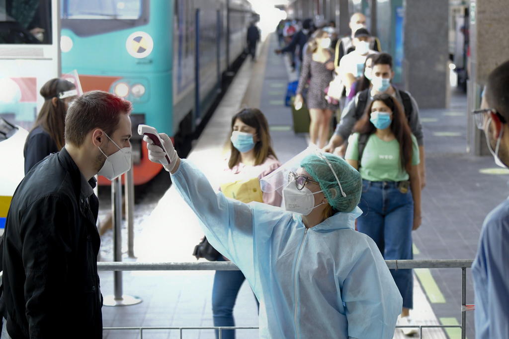 Italia ha registrado 85 fallecidos en las últimas 24 horas y un repunte en los nuevos casos de contagio, que han sido 518 respecto del jueves, el dato más alto desde el pasado 28 de mayo. (ARCHIVO) 