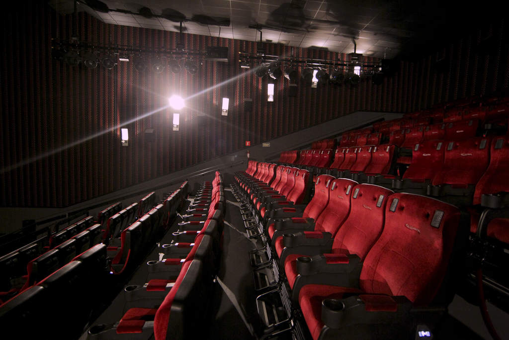 La nueva normalidad en salas de cine incluirá que, al término de una función, se evacúe la sala fila por fila para mantener la sana distancia. (ARCHIVO) 
