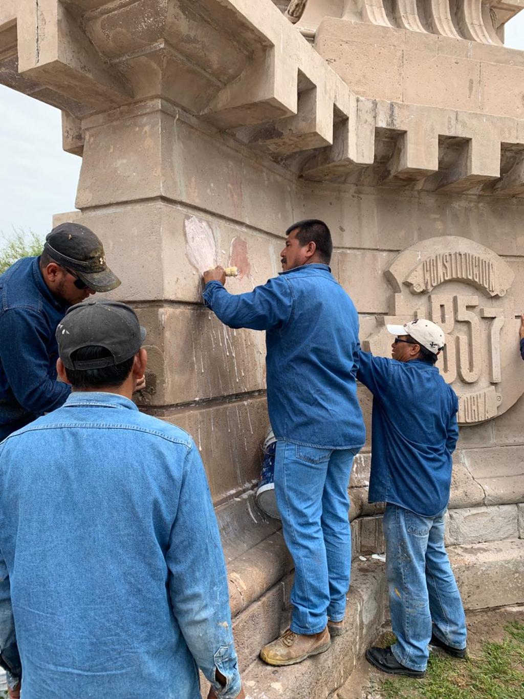 Se informó que la mayor parte de la afectación ocurrió en la base del monumento a Juárez. (FERNANDO COMPEÁN)