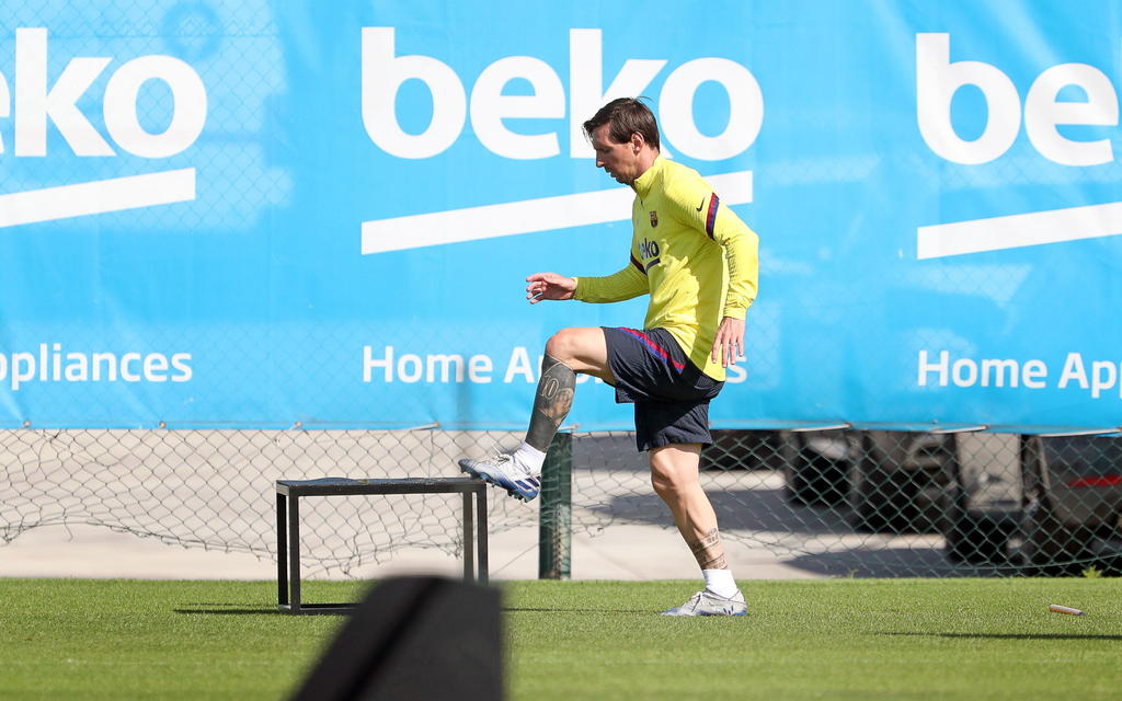  Leo Messi volvió a ejercitarse con el resto del grupo en la sesión de entrenamiento de este martes para preparar el partido de este sábado ante el Mallorca. (ARCHIVO)