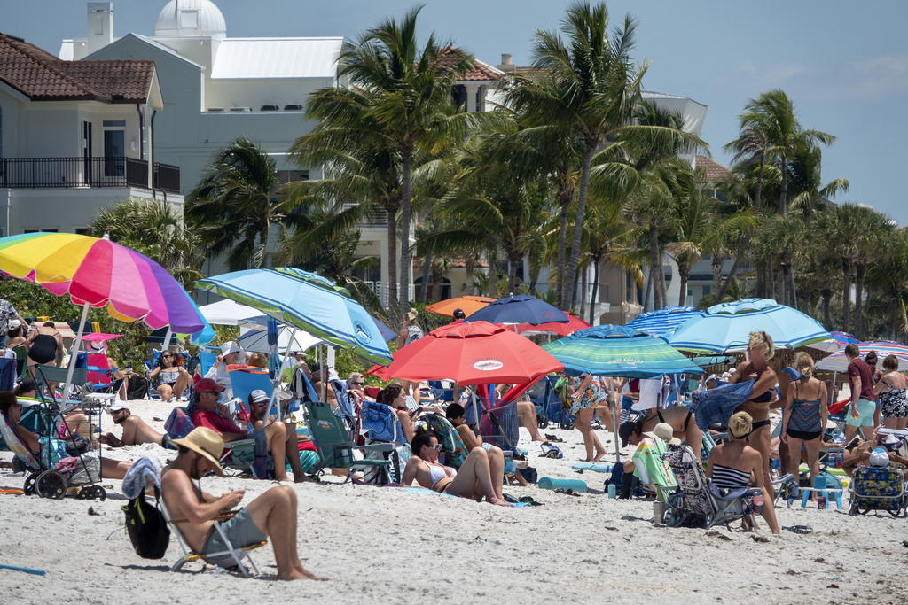 Los casos confirmados de COVID-19 en el estado de Florida desde el pasado 1 de marzo continúan en aumento y alcanzaron este miércoles los 67,371, más de 20,000 de ellos en el condado de Miami-Dade, que hoy abrió sus populares playas. (ARCHIVO) 