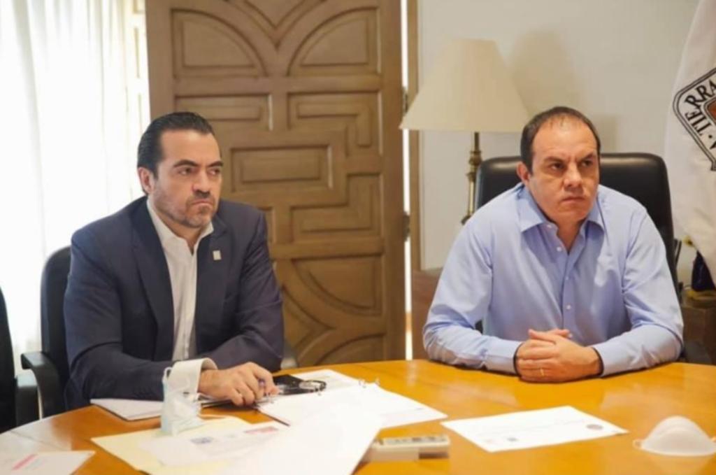 Pablo Ojeda Cárdenas (i), secretario de Gobierno de Morelos, junto al gobernador Cuauhtémoc.