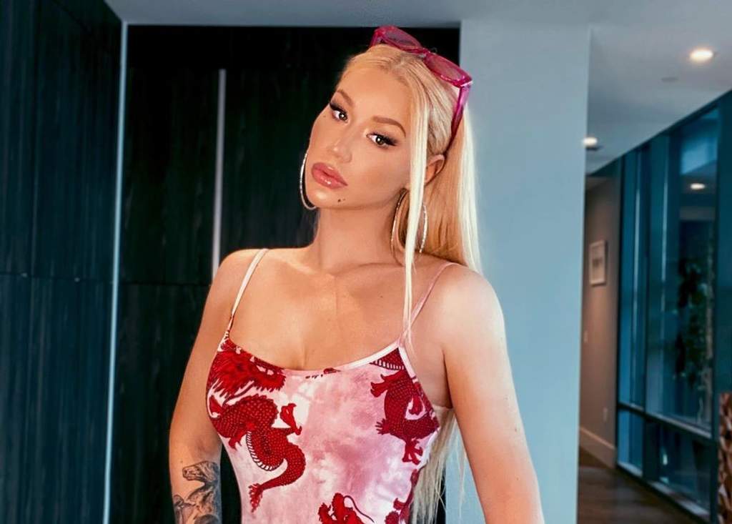 El pasado miércoles Iggy Azalea subió a su cuenta de Instagram la confirmación de que se convirtió en mamá. Mediante redes sociales la rapera australiana quiso compartir qué le hizo esperar tanto tiempo para revelar que tenía un hijo. (INSTAGRAM) 