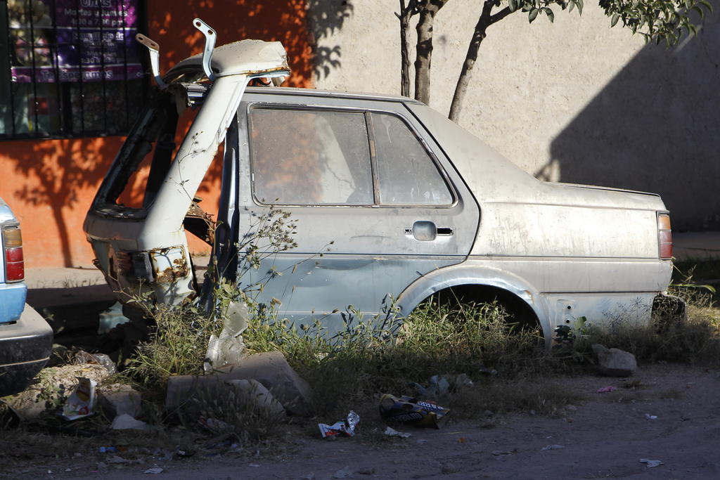Los autos chatarra serán retirados por el Gobierno de Coahuila. (ARCHIVO)