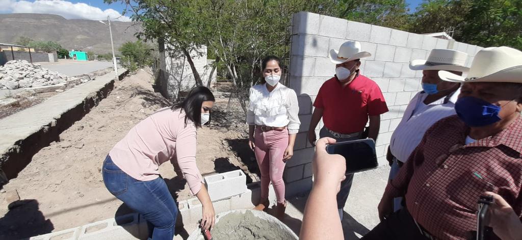 Arrancan obra de pavimentación en el ejido Flor de Mayo del municipio de Viesca. Acudieron las autoridades municipales. (EL SIGLO DE TORREÓN)