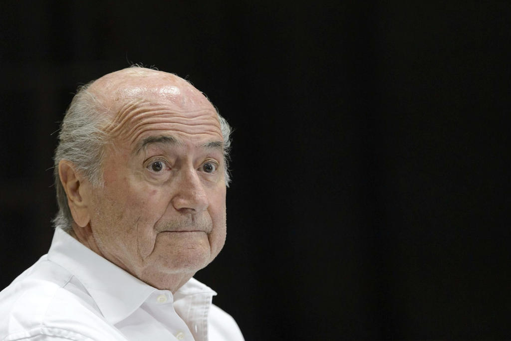 Blatter, de 84 años, es acusado por un préstamo que la FIFA concedió en el año 2010 a la Asociación de Fútbol de Trinidad y Tobago. (ARCHIVO)