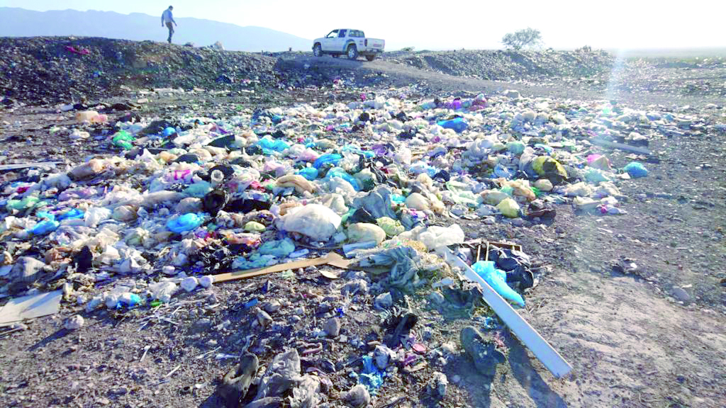 Esste es el espacio que se utiliza para alojar la basura en Cuencamé, por la falta de un relleno sanitario. (EL SIGLO DE TORREÓN) 