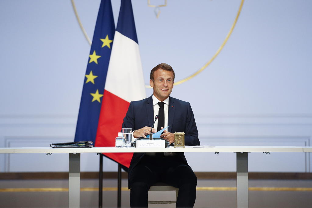 El presidente francés, Emmanuel Macron, anunció este domingo que los colegios del país deberán prepararse para recibir a partir del próximo 22 de junio a 'todos los alumnos de manera obligatoria y en condiciones normales' hasta el final del curso. (ARCHIVO) 
