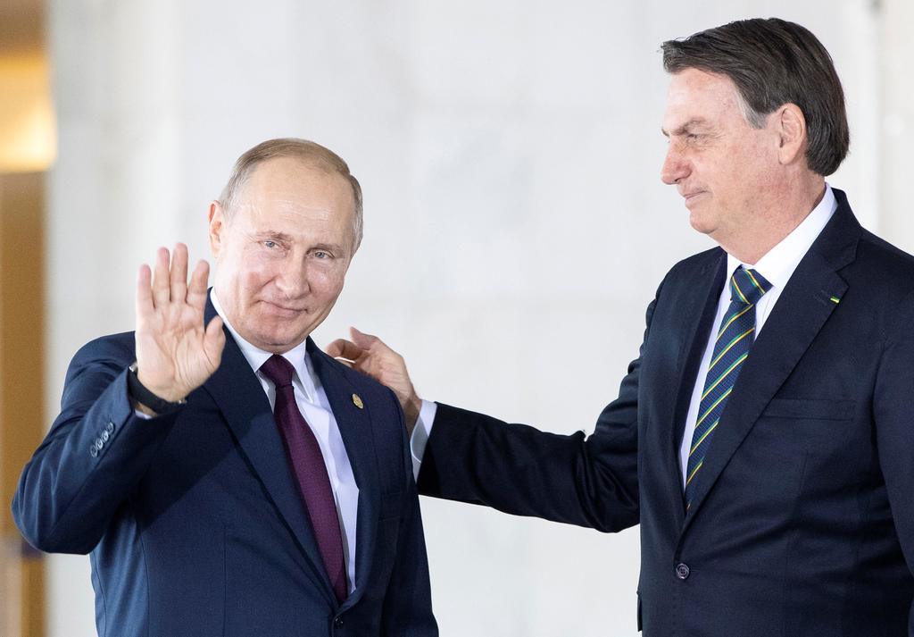 Los presidentes de Brasil, Jair Bolsonaro (d), y de Rusia, Vladímir Putin (i), acordaron este lunes en una conversación telefónica una cooperación en el combate a la COVID-19 entre dos de los países más afectados por la pandemia en el mundo. (ARCHIVO) 