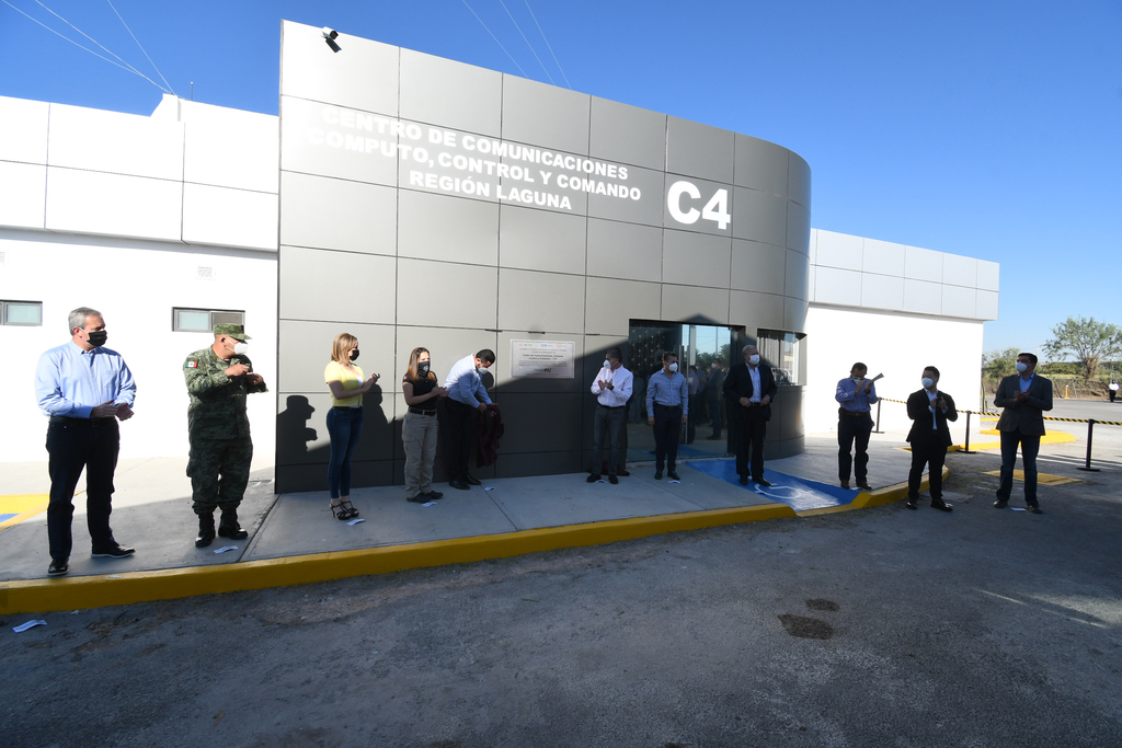 La inauguración del edificio 'mejorado' del C4 en la Comarca Lagunera estuvo a cargo del gobernador, Miguel Riquelme. (FERNANDO COMPEÁN)