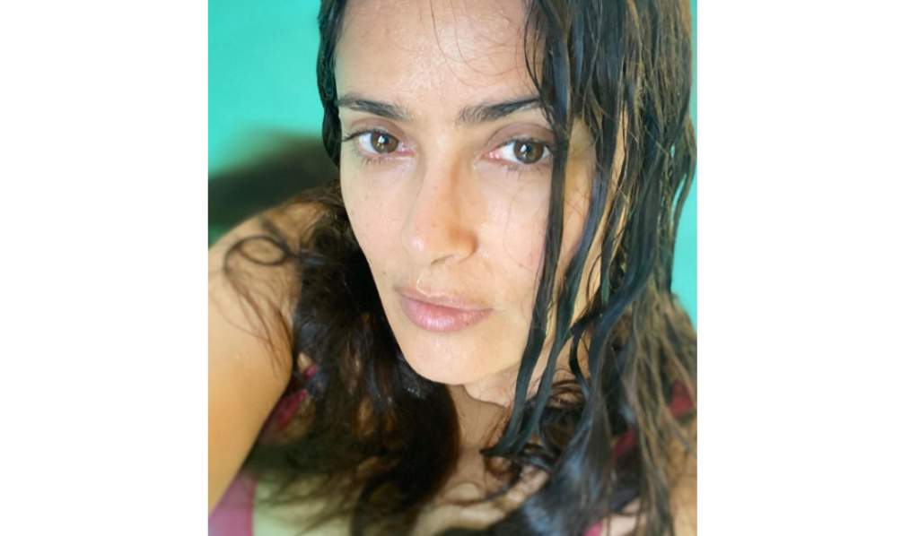 Sin filtros, maquillaje ni productos para el pelo. Así es como Salma Hayek se presentó en sus redes sociales para demostrar su belleza. (INSTAGRAM)