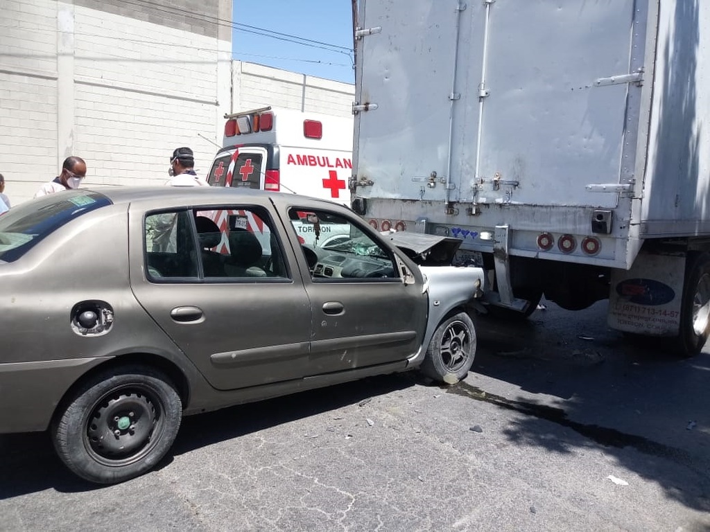 Ambos vehículos fueron depositados en el corralón de la ciudad de Torreón. (EL SIGLO DE TORREÓN)
