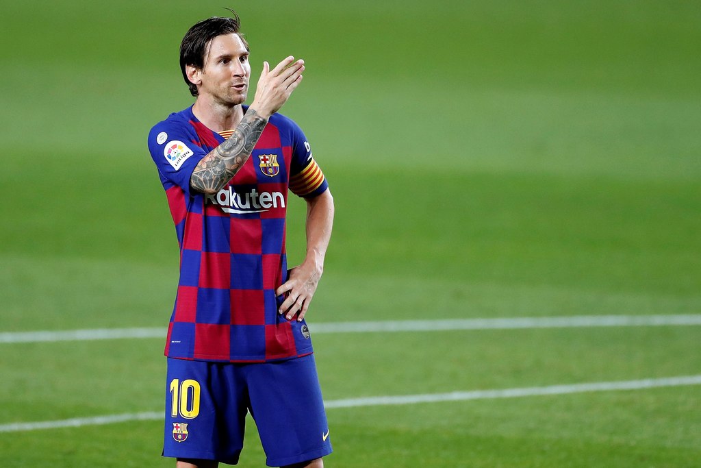 Lionel Messi marcó de penal el segundo tanto del Barcelona, y llegó a 699 goles en partidos oficiales con el 'Barça' y Argentina. (EFE)