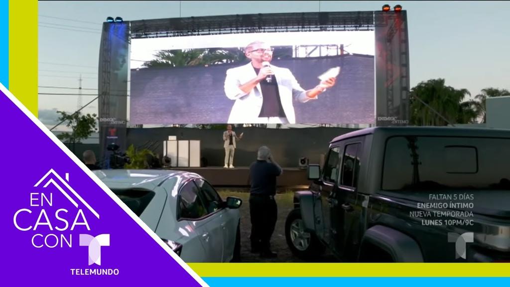 En el evento, que se realizó en un autocine en el área norte de la ciudad de Miami, los asistentes fueron recibidos ayer por una alfombra roja, sobre la cual condujeron sus autos, informó la compañía televisiva este miércoles. (TELEMUNDO) 