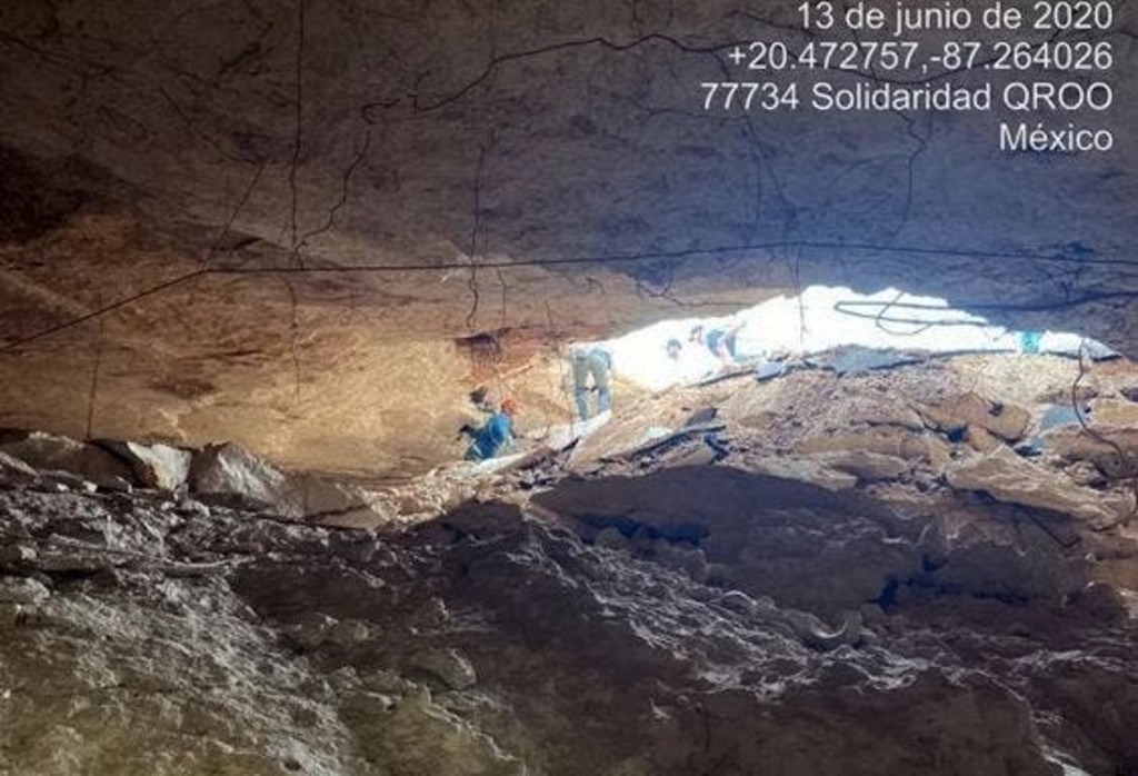 El socavón se ubicó en un tramo federal de Tulum donde se hallaron aguas cristalinas.
